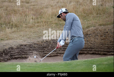 Jon l'Espagne plaquettes de Rahm un bunker de la 2e au cours de l'aperçu jour 4 de l'Open Championship 2018 à Carnoustie Golf Links, Angus. ASSOCIATION DE PRESSE Photo. Photo date : mercredi 18 juillet 2018. Voir histoire PA GOLF Open. Crédit photo doit se lire : Jane Barlow/PA Wire. RESTRICTIONS : un usage éditorial uniquement. Pas d'utilisation commerciale. Utilisez uniquement de l'image fixe. L'Open Championship logo et lien clair avec le site web ouvert (TheOpen.com) à inclure sur le site web de l'édition. Banque D'Images