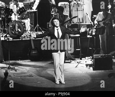 Le chanteur Salvatore Adamo, un Sicilien d'origine avec un passeport belge, a célébré son 15e anniversaire sur scène 14 mars 1980 avec un concert dans le 'Théâtre de Champs-Elysee' suivi d'une réception à Paris. Photo à partir de 18.03.1980. Dans le monde d'utilisation | Banque D'Images