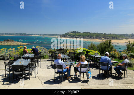 Les belles baies et les roches de la côte nord de la Bretagne autour de Saint Lunaire près de Dinard. Banque D'Images