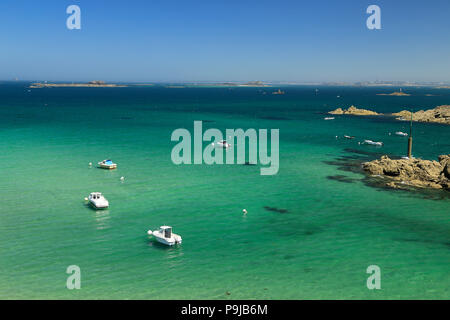 Les belles baies et les roches de la côte nord de la Bretagne autour de Saint Lunaire près de Dinard. Banque D'Images