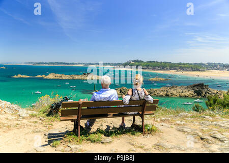 Les belles baies et les roches de la côte nord de la Bretagne autour de Saint Lunaire près de Dinard. Banque D'Images