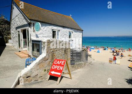 Le café sur Porthgwidden beach à St Ives, Cornwall. Banque D'Images