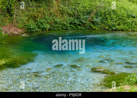 Blue Eye Printemps karstiques, Syri i Kalter, rivière Bistrica, près de Saranda, Albanie, Qark Vlora Banque D'Images