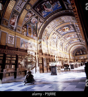 Intérieur de la bibliothèque du monastère de San Lorenzo de El Escorial. Banque D'Images