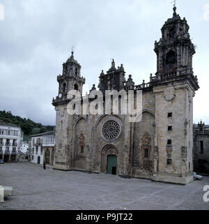 Façade de la cathédrale de Mondoñedo (Lugo), la cathédrale a plusieurs styles par addit successives… Banque D'Images