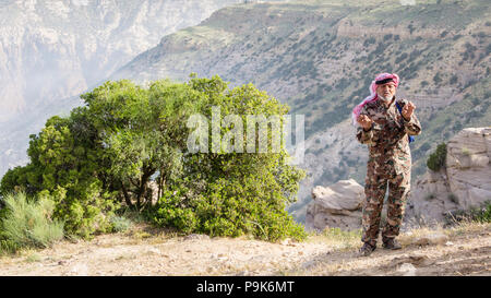 La réserve naturelle de DANA, en Jordanie - 27 avril 2016 : guide de l'Arabe dans la région de Dana Réserve nationale l'un des joyaux cachés de la Jordanie. Banque D'Images