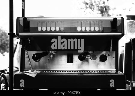 Grande machine à café dans la rue coffee shop Banque D'Images