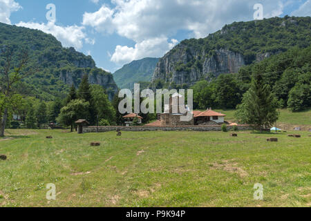 Vue panoramique de la ville médiévale de Poganovo Monastère de Saint Jean le Théologien, Serbie Banque D'Images