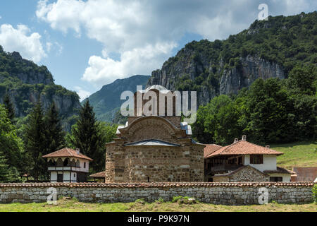 Vue panoramique de la ville médiévale de Poganovo Monastère de Saint Jean le Théologien, Serbie Banque D'Images