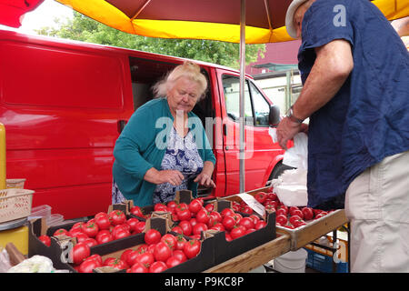 Marché de produits frais et du marché aux puces à Cracovie Pologne Banque D'Images