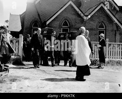 265 43199 SLNSW funéraire double pour Leslie Hinks tué Yerranderie battant à son fils Harolds funeral et Harold Hinks à St Giles Church Greenwich Banque D'Images