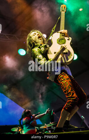 Rho Italie. 18 juillet 2018. Le groupe punk américain Gogol Bordello effectue sur scène à la Villa Arconati durant la 'Seekers et viseurs d'' Credit : Rodolfo Sassano/Alamy Live News Banque D'Images