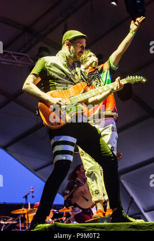 Rho Italie. 18 juillet 2018. Le groupe punk américain Gogol Bordello effectue sur scène à la Villa Arconati durant la 'Seekers et viseurs d'' Credit : Rodolfo Sassano/Alamy Live News Banque D'Images