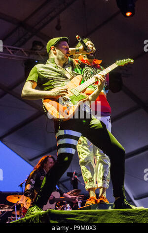 Rho Italie. 18 juillet 2018. Le groupe punk américain Gogol Bordello effectue sur scène à la Villa Arconati durant la 'Seekers et viseurs d'' Credit : Rodolfo Sassano/Alamy Live News Banque D'Images