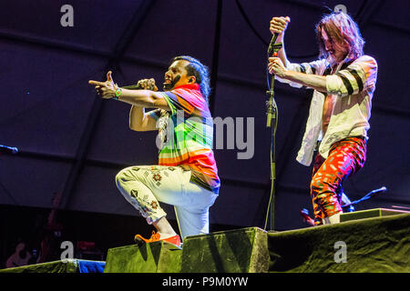 Rho Italie. 18 juillet 2018. Le groupe punk américain Gogol Bordello effectue sur scène à la Villa Arconati durant la 'Seekers et viseurs d'' Credit : Rodolfo Sassano/Alamy Live News Banque D'Images