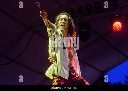 Rho Italie. 18 juillet 2018. Le groupe punk américain Gogol Bordello effectue sur scène à la Villa Arconati durant la 'Seekers et viseurs d'' Credit : Rodolfo Sassano/Alamy Live News Banque D'Images