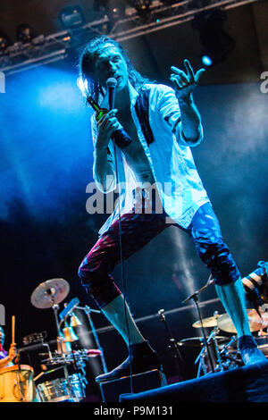 Rho Italie. 18 juillet 2018. Le groupe punk américain Gogol Bordello effectue sur scène à la Villa Arconati durant la 'Seekers et viseurs d'' Credit : Rodolfo Sassano/Alamy Live News Banque D'Images