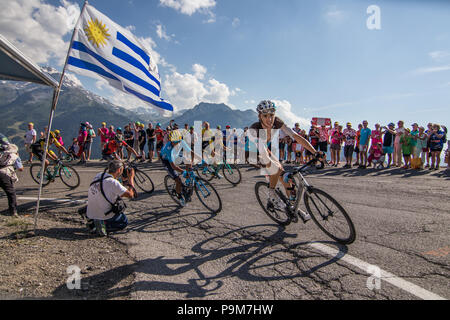 Romain Bardet de cycling team Ag2R La Mondiale l'étape 11 de l'escalade 2018 Tour de France en direction de La Rosière Espace San Bernardo Rhone Alpes Savoie Banque D'Images