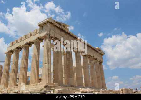 Pendant les temps de la Grèce antique, c'est le centre d'Athènes, qui a placé sur la colline de l'Acropole.Aujourd'hui, c'est toujours au centre de la ville et très populaire Banque D'Images