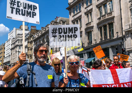 13 juillet 2018. Un rassemblement de protestation a eu lieu contre le président américain Donald Trump's visite à la France. Anti-Trump les manifestants dans le centre de Londres. Banque D'Images