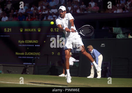 Londres, Angleterre - le 7 juillet 2018. Wimbledon Tennis : Novak Djokovic lors de son troisième match contre la Grande-Bretagne's Kyle Edmund sur le Court Central à Banque D'Images