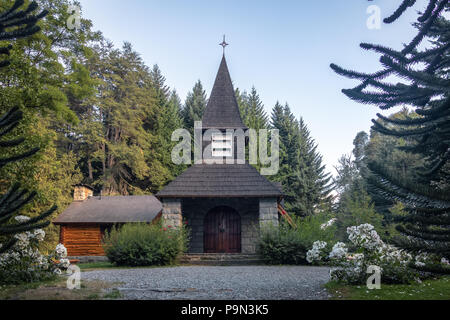 Petite Chapelle Nuestra Señora de la Asuncion - Villa La Angostura, Patagonie, Argentine Banque D'Images