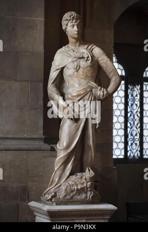 Statue en marbre du David de Donatello sculpteur italien de la Renaissance (ca. 1408) sur l'affichage dans le musée Bargello (Museo Nazionale del Bargello) à Florence, Toscane, Italie. Banque D'Images
