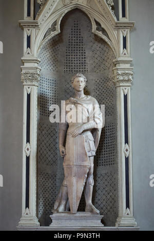 Statue en marbre de Saint George par Donatello sculpteur italien de la Renaissance (1416-1417) sur l'affichage dans le musée Bargello (Museo Nazionale del Bargello) à Florence, Toscane, Italie. Banque D'Images