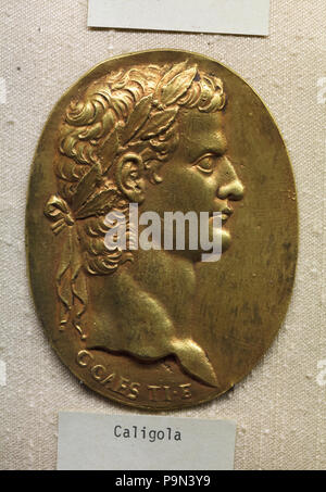 L'empereur romain Caligula régna (37-41 AD) décrite dans la plaque de bronze de la Renaissance italienne du 16ème siècle exposé dans le musée de Bargello (Museo Nazionale del Bargello) à Florence, Toscane, Italie. Banque D'Images