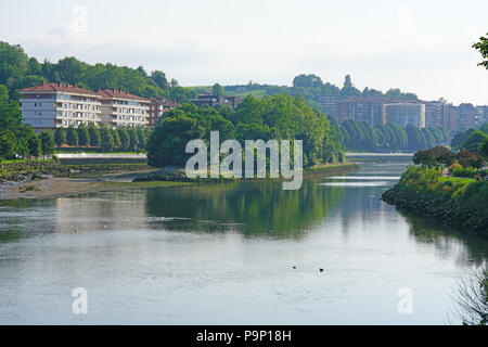 HENDAYE, FRANCE- l'île de faisan, une île inhabitée sur la Bidassoa entre Hendaye et Irun (Espagne), d'un condominium unique en droit international Banque D'Images