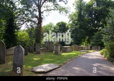 Les cimetières de l'église ou le cimetière de l'église St Mary d'Angleterre sur The-Hill-Harrow-On Banque D'Images