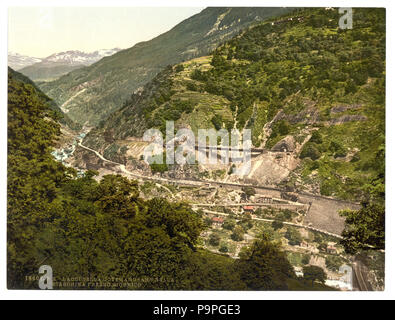 200 Biaschina, boucles dans la route, chemin de fer du Saint-Gothard, Suisse-RCAC2001703195 Banque D'Images