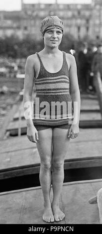 Aileen Riggin, champion olympique de natation et plongée Gertrude ...