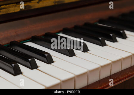 Close-up of piano keys. fermer la vue frontale. Banque D'Images