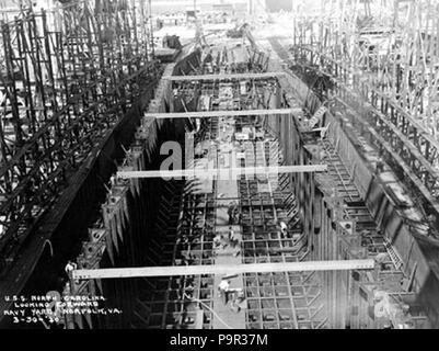 190 BB-52 Caroline du PCU, vue depuis l'arrière au milieu du navire à l'avant Banque D'Images