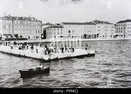 171 Az új rakpart (ma Obala Kralja Petra Krešimira IV) un képen látható, une világháborúban megsemmisültek épületek II.. Fortepan 86977 Banque D'Images