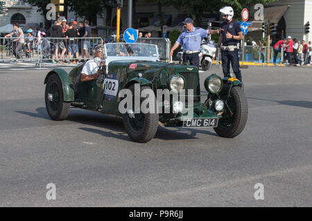 Brescia, Italie - 19 mai 2018 : ASTON MARTIN ULSTER 1935 est une vieille voiture de course en rallye Mille Miglia en 2018, live tourné dans le célèbre rac historique italien Banque D'Images