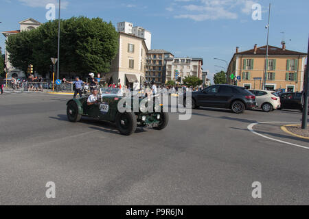 Brescia, Italie - 19 mai 2018 : ASTON MARTIN ULSTER 1935 est une vieille voiture de course en rallye Mille Miglia en 2018, live tourné dans le célèbre rac historique italien Banque D'Images