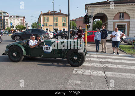 Brescia, Italie - 19 mai 2018 : ASTON MARTIN ULSTER 1935 est une vieille voiture de course en rallye Mille Miglia en 2018, live tourné dans le célèbre rac historique italien Banque D'Images