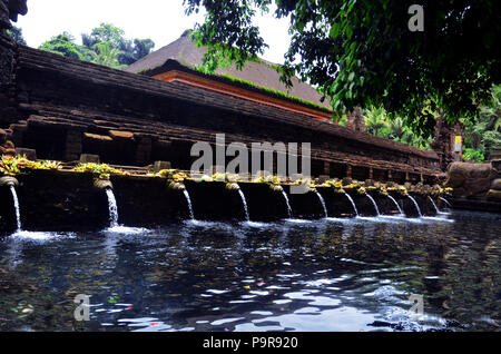 Piscine Saint du Pura Tirta Empul, Manukaya, Tampaksiring, Gianyar Bali Banque D'Images