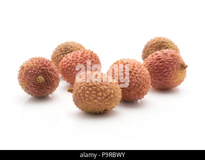 Le litchi isolé sur fond blanc rose de baies fraîches mûres Banque D'Images