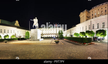 Varsovie, Pologne - 21 août 2016 - Palais présidentiel à Varsovie, Pologne, sur une nuit avec ciel noir ci-dessus. Banque D'Images