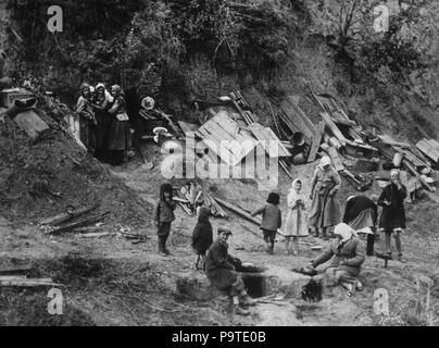 Seconde Guerre mondiale (1939-1945). Urss. Bataille de Stalingrad. Entre l'allemand et l'armée soviétique (août 1942- Février 1943). Les citoyens fuyant la banlieue nord de la ville et les réfugiés dans les trous. La photographie. Banque D'Images