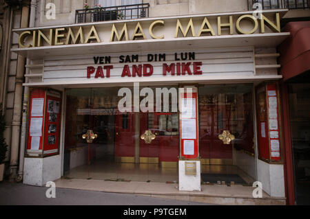 - PARIS CINÉMA PARIS CINÉMA MAC MAHON PRÈS CHAMPS EYSEES - PARIS VINTAGE RETRO- PARIS - Cinéma Théâtre PARIS - MOTION PICTURE THEATRE © F.BEAUMONT Banque D'Images