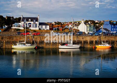 Bateaux disponibles en soirée au port de Portpatrick, Dumfries et Galloway, Écosse. ROYAUME-UNI 2018 Banque D'Images