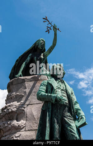 Ljubljana, la place Prešeren : Monument Prešeren, fin statue en bronze de l'historiciste poète national slovène France Prešeren (1800-1849) par Ivan Zajec Banque D'Images