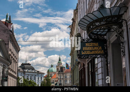 Ljubljana : fer forgé verrière de Mestna Hranilnica Ljubljanska, le City Savings Bank Building, la première institution bancaire slovène depuis 1882 Banque D'Images