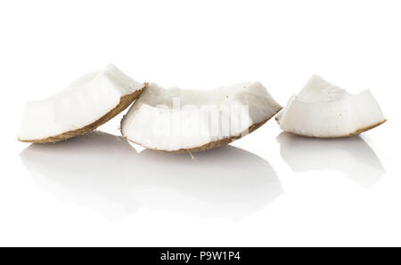 Trois morceaux de noix de coco isolé sur fond blanc lait viande Banque D'Images