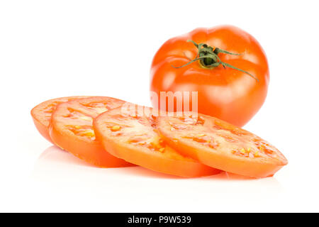 Tranches de tomate rouge isolé sur fond blanc un ensemble avec trois tranches de cercle Banque D'Images
