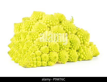 Un chou-fleur Romanesco la moitié vert isolé sur fond blanc Banque D'Images